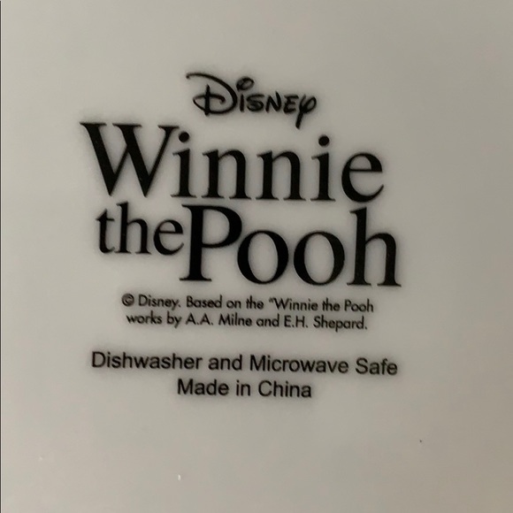 New Winnie the Pooh Holiday Dinner Plate - Picture 3 of 3